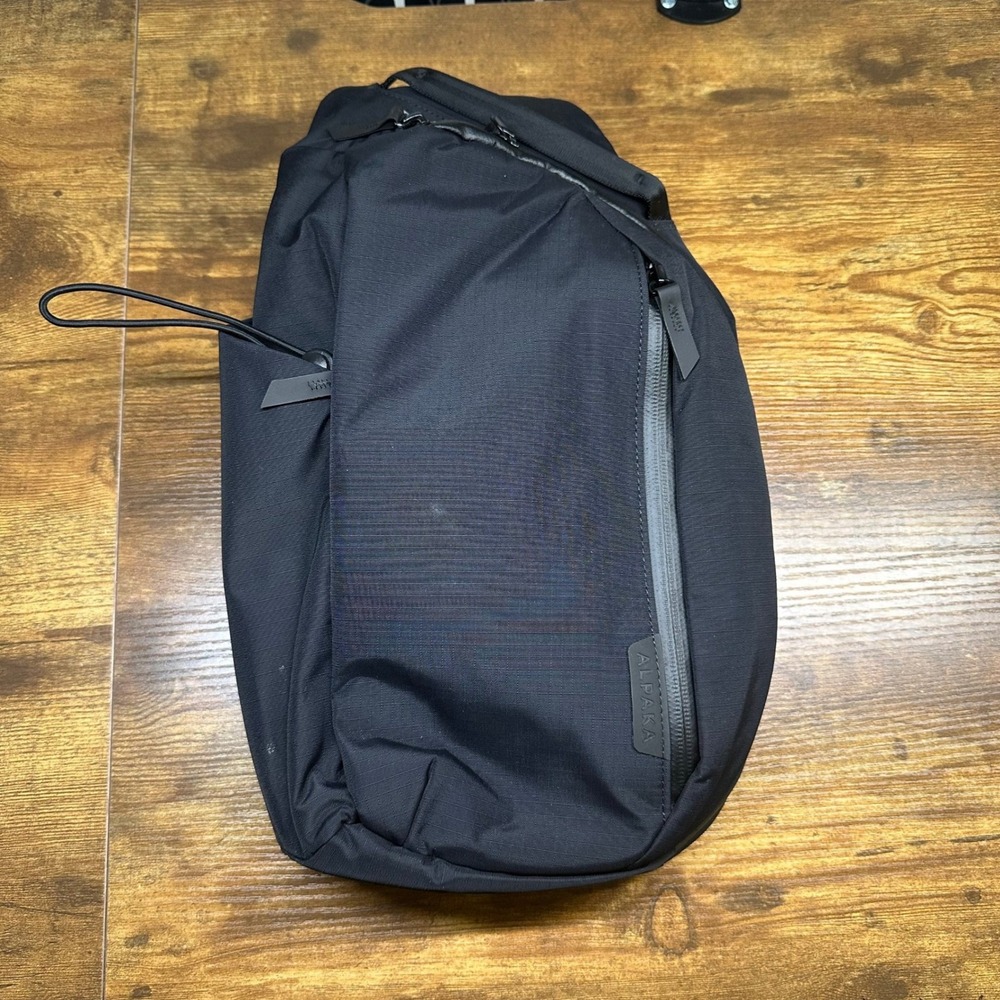 Alpaka Metro Crossbody Black Axoflux 210D Messenger Sling Tablet Sleeve Travel
